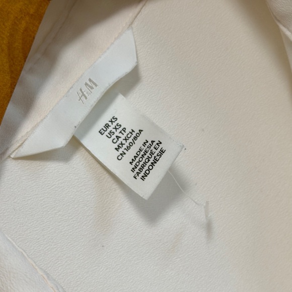 H&M Cream Button Down Blouse With Black Buttons | XS | Neutral Capsule Wardrobe - Picture 3 of 7